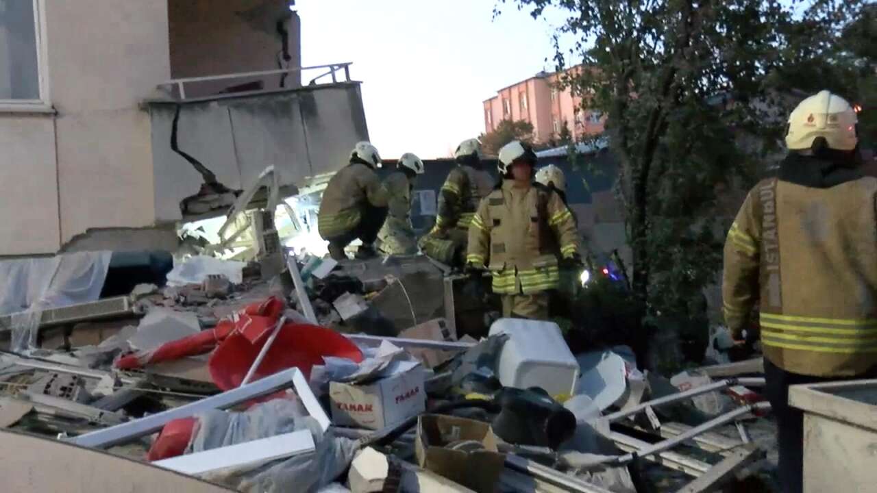 7 katlı binanın 3 katı çöktü! Çok sayıda ekip sevk edildi 2
